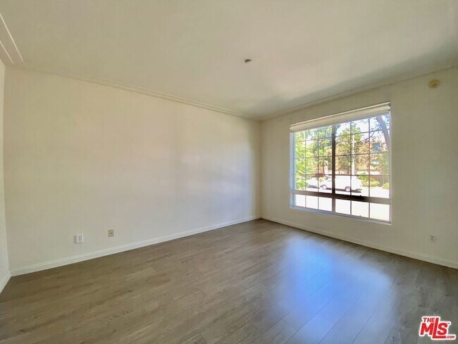 Building Photo - 2349 S Beverly Glen Blvd