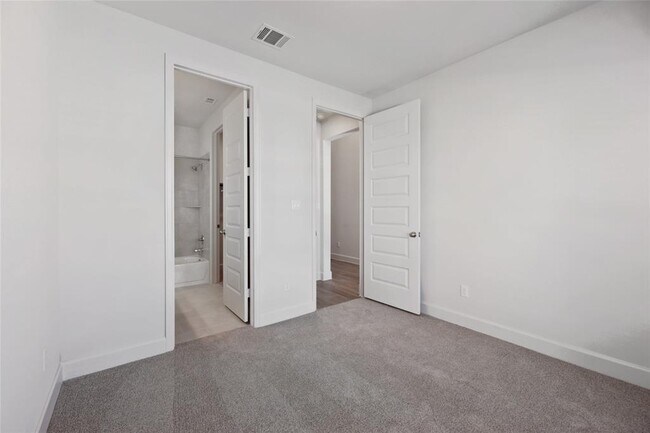 Building Photo - 127 Plumbago Loop
