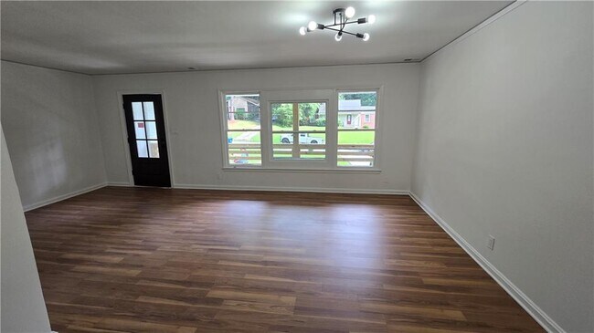 Building Photo - 2084 Snow Rd SW