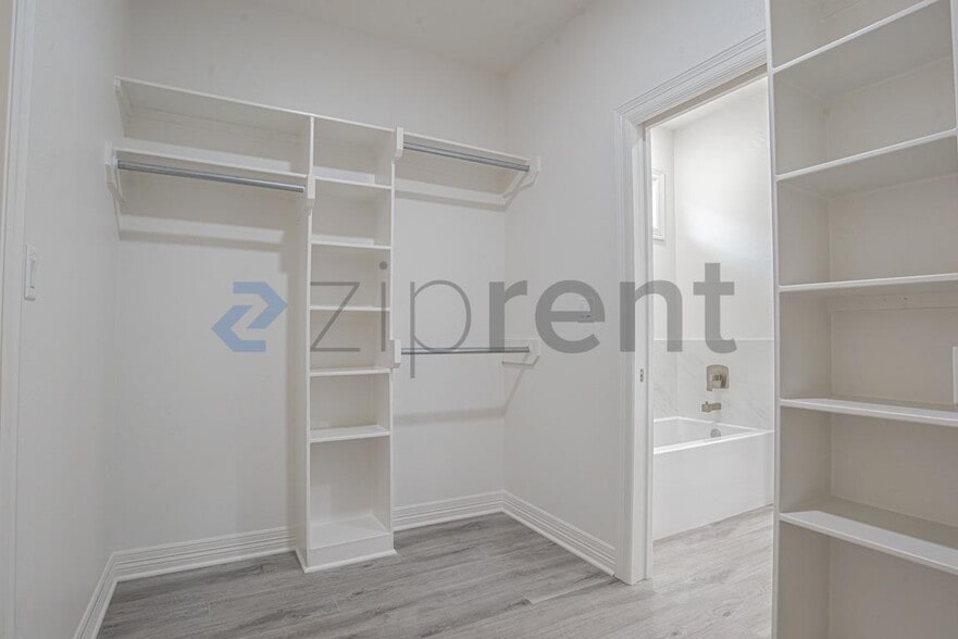 Building Photo - Unit