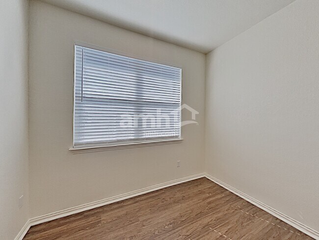 Building Photo - 2731 Spencebrook