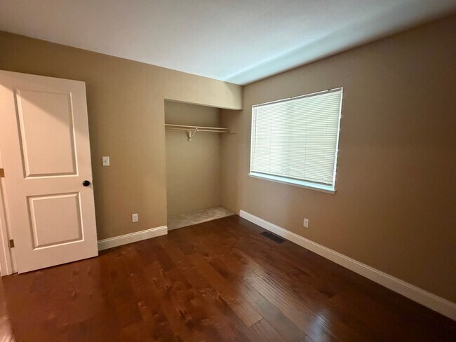Building Photo - 2461 Bay Hill Cir