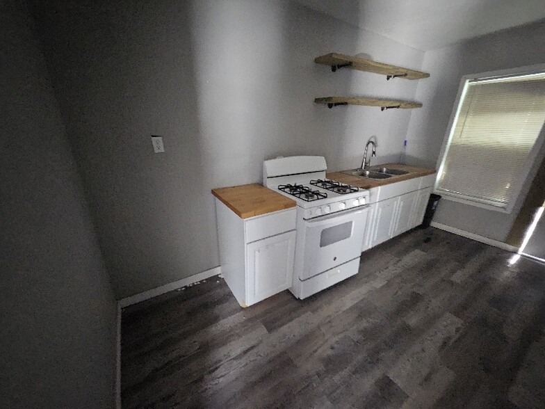 Building Photo - 821 S Alameda St