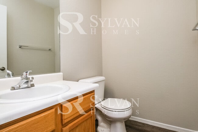 Building Photo - This lovely home is waiting for you!