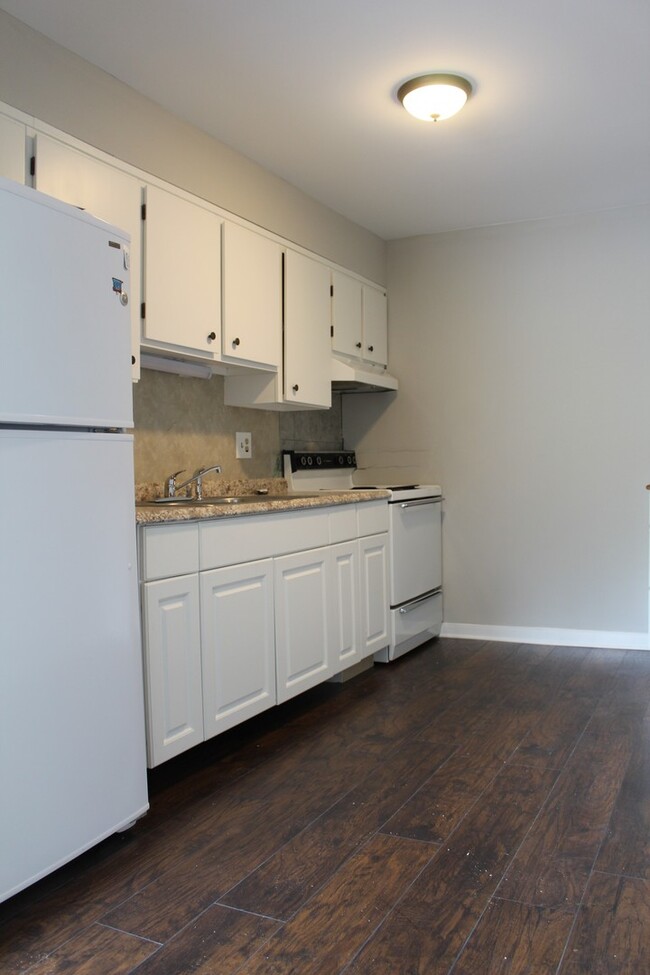 Building Photo - 1st floor apartment
