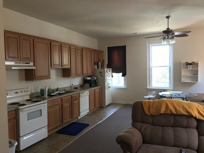 Building Photo - GROV2116