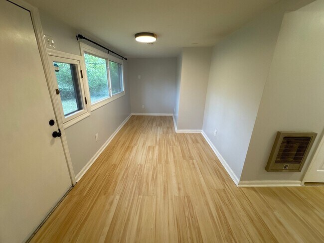Building Photo - Remodeled Single-Family Gem in East Nashville