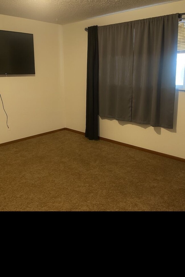 Building Photo - House located in West Valley