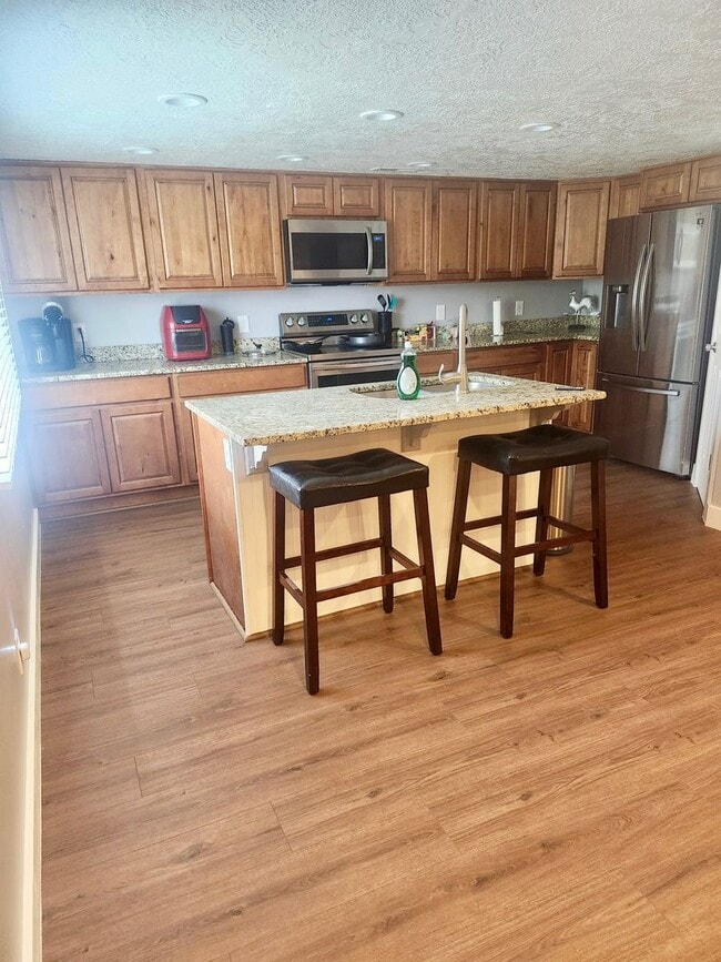 Building Photo - 4 Bed/2 Bathroom house in Farr West