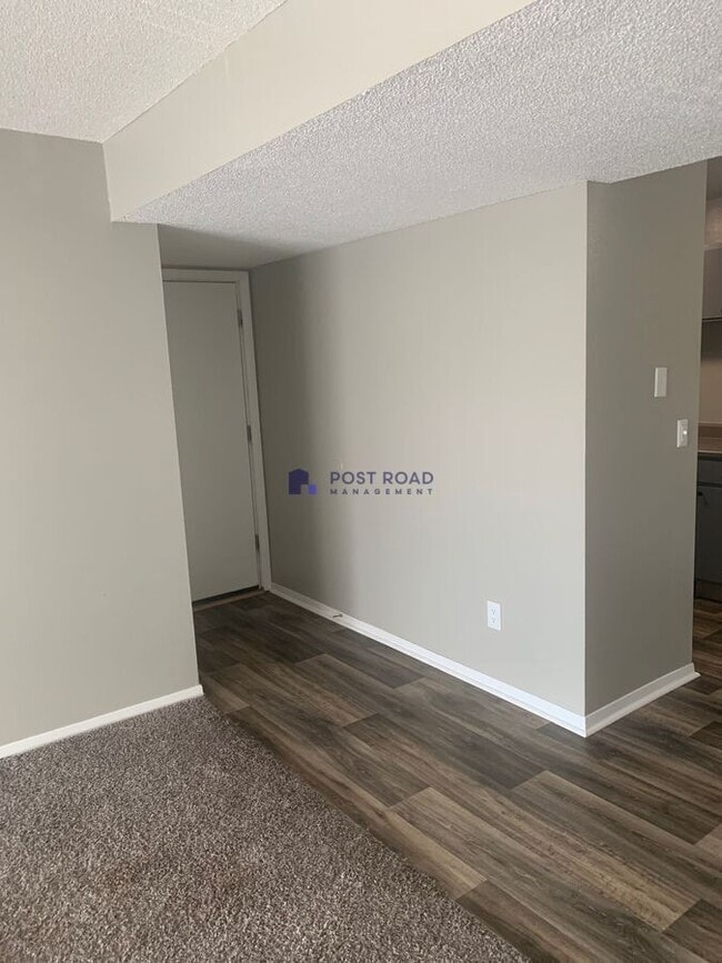 Building Photo - 2914 S Osage Ave