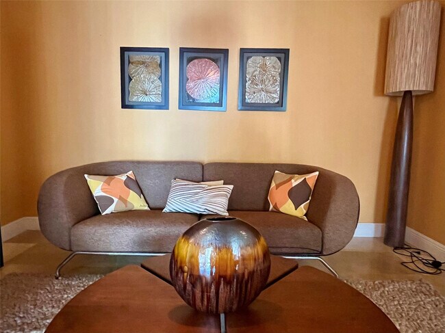 Building Photo - 16500 Collins Ave