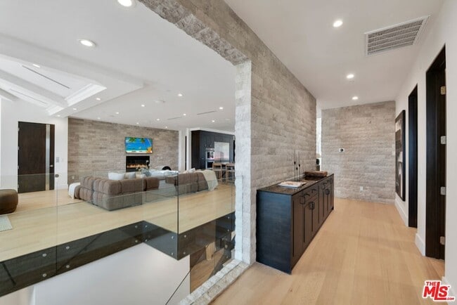 Building Photo - 3116 Elvido Dr