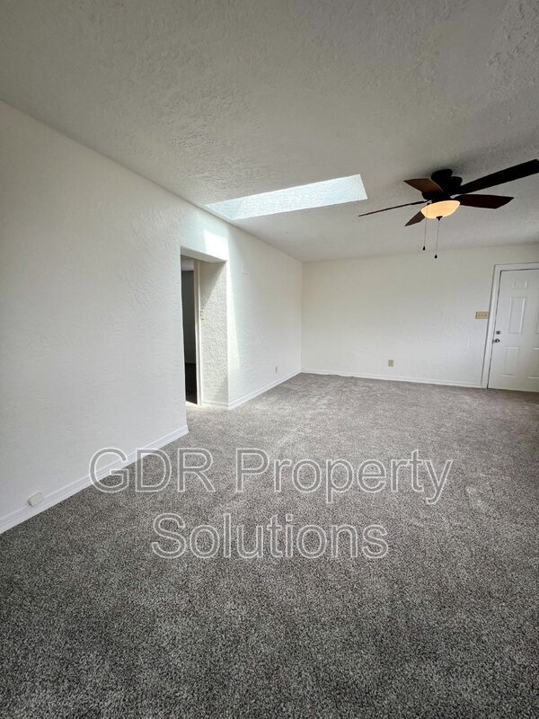 Building Photo - 3529 Ross Ave SE