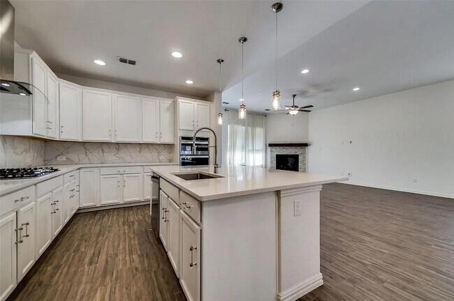 Building Photo - 1726 Cherub Cheer Row