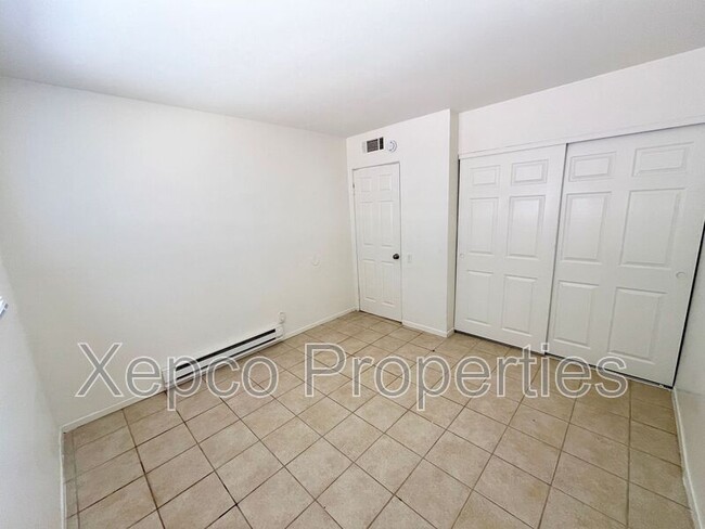 Building Photo - 555 E Cottonwood Rd