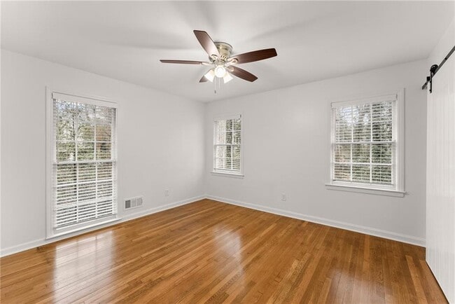 Building Photo - 4540 Club Valley Dr NE
