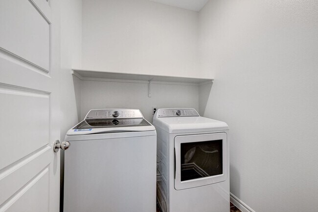 Building Photo - Single Story 3 Bedroom Home in Henderson!