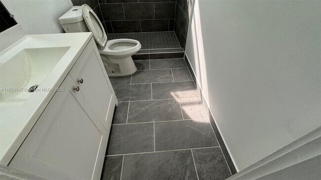 Building Photo - 1849 Dewey St