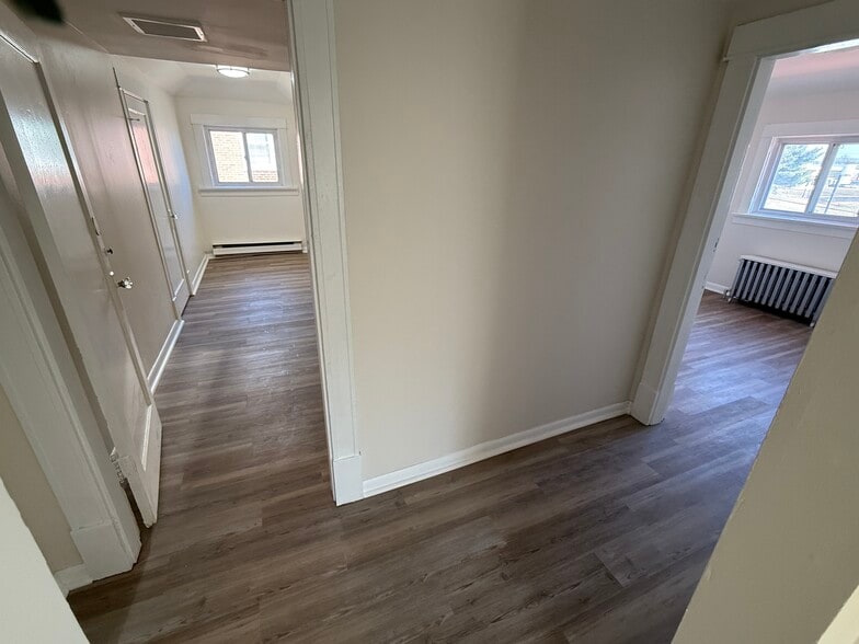 upstairs hall into bedroom #2 and #3 - 3068 Bellerive Dr