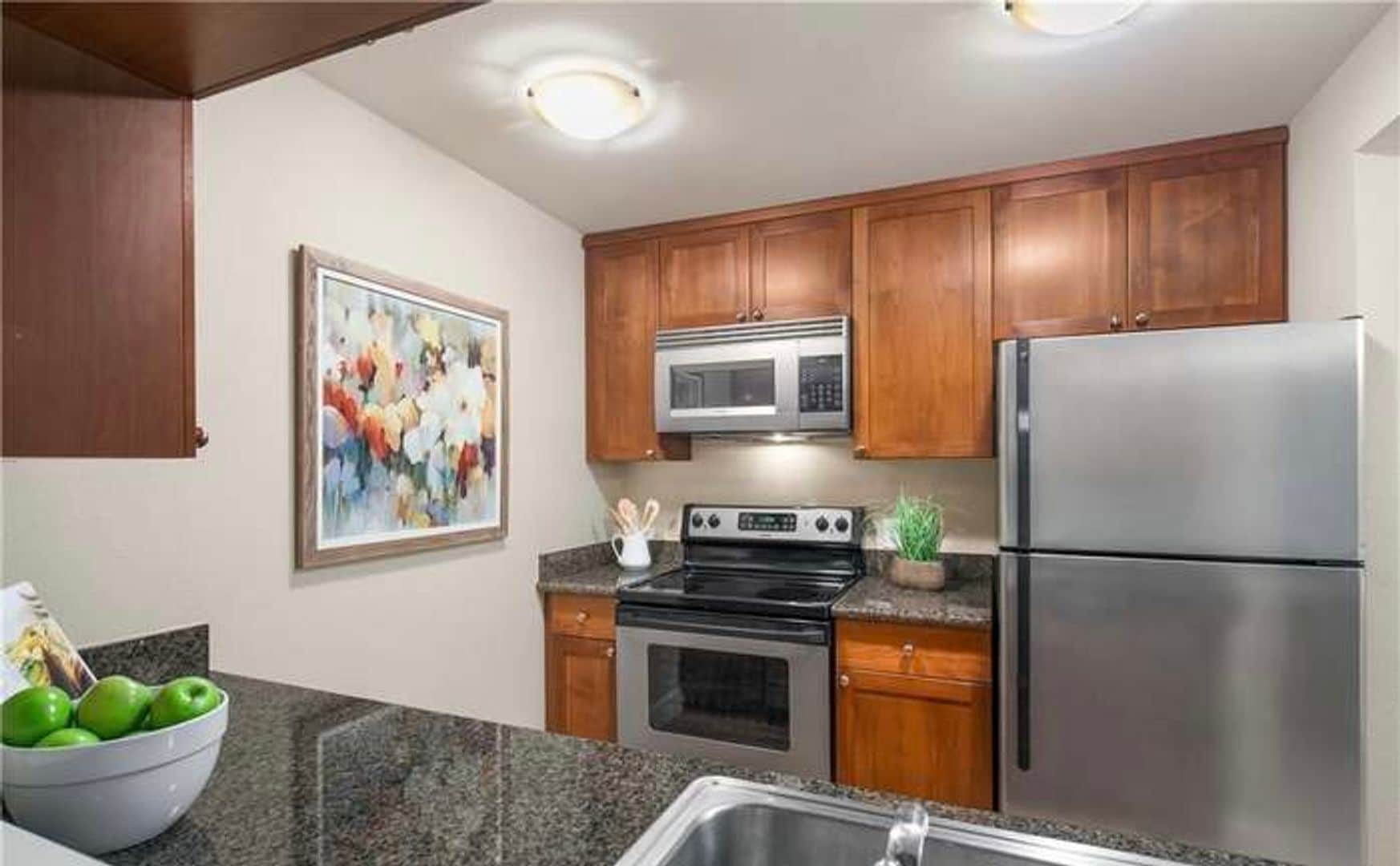 Building Photo - Spacious 2 Bed 1.5 Bath In Old Town Issaquah!