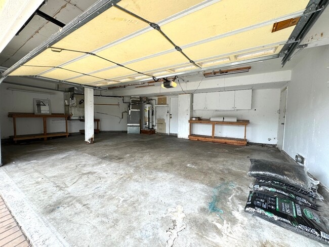 Building Photo - 5024 Rodeo Cir