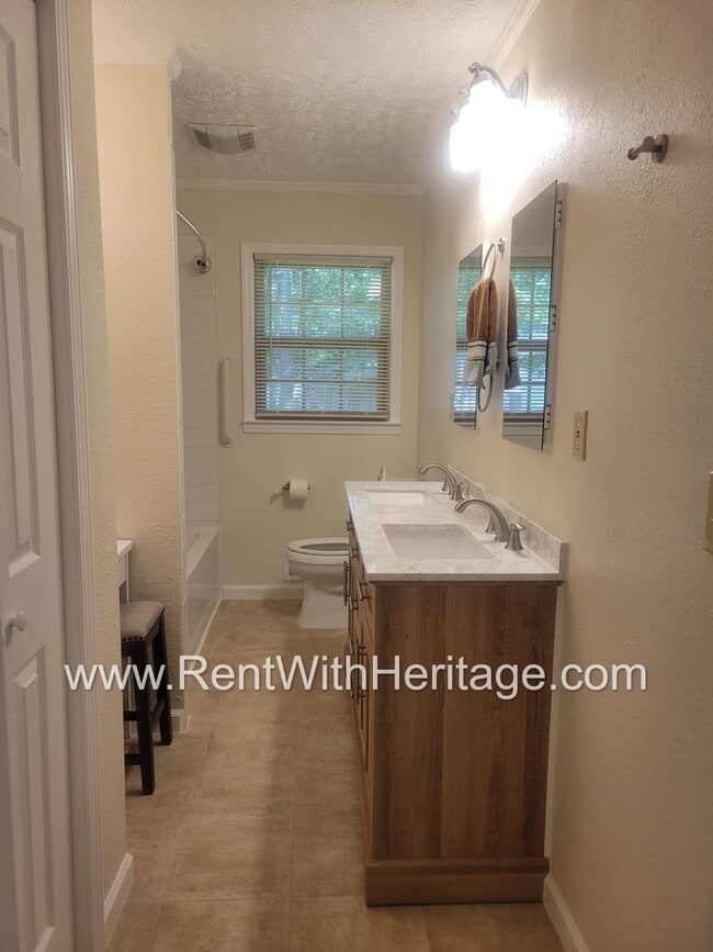 Building Photo - Gorgeous 3bd/2bath Brick Home/ Attention To Detail/ Upgrades Galore/ Great Location