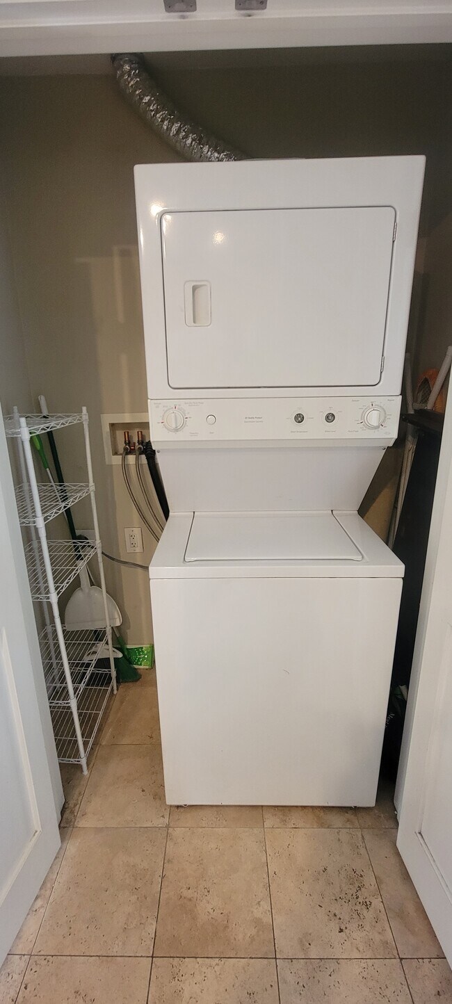 Building Photo - 1601 India St