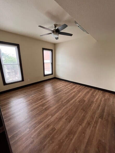 Building Photo - 141 E Gorham St