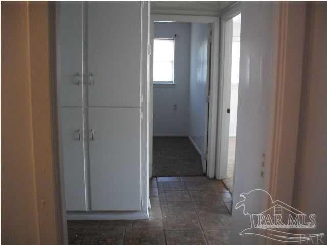 Building Photo - 701 E Montclair Rd