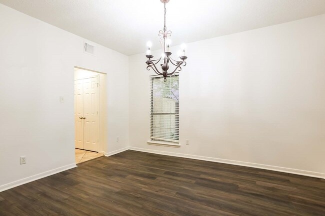 Building Photo - 8618 Discus Dr