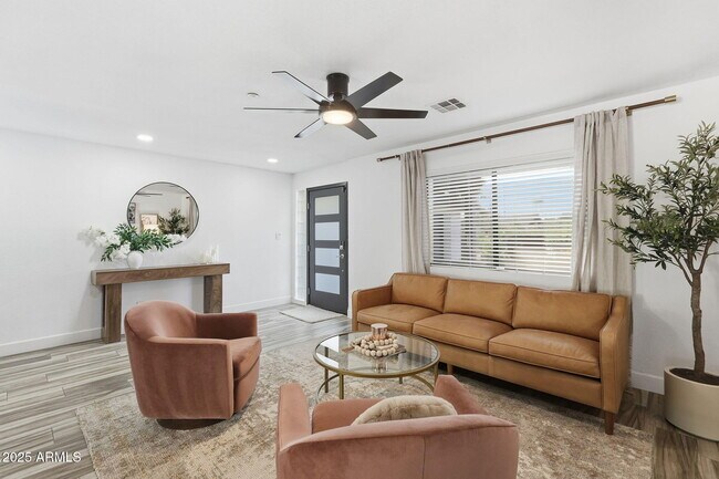 Building Photo - 8614 E Jackrabbit Rd