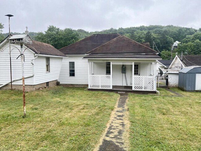 Building Photo - 103 Locust St