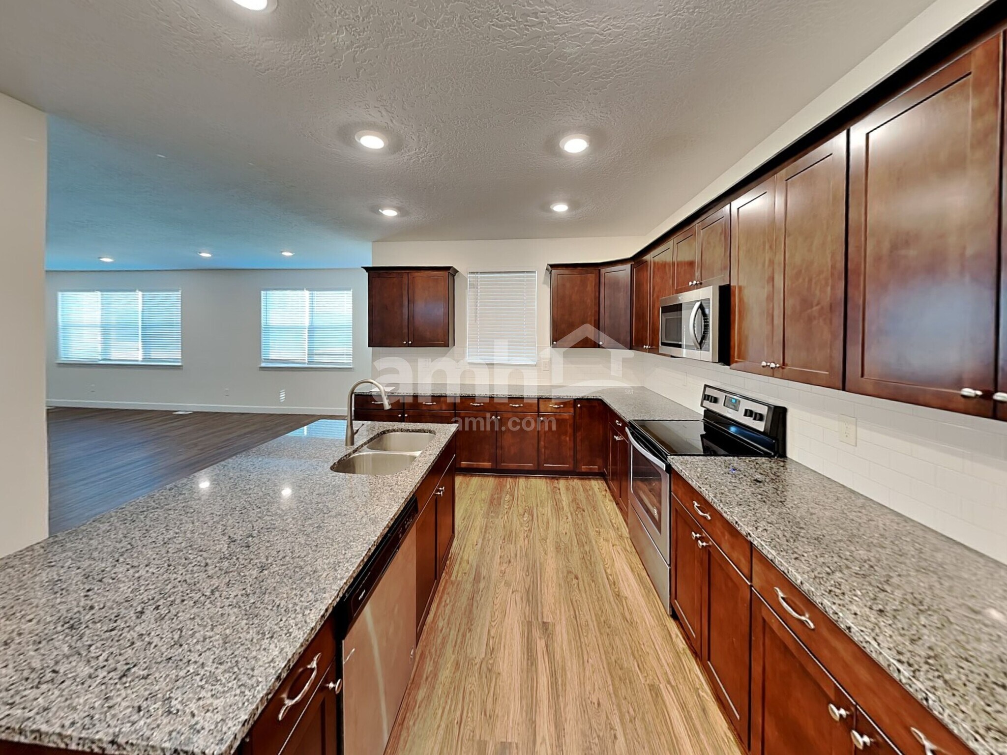 Building Photo - 2422 E Tumbleweed Rd