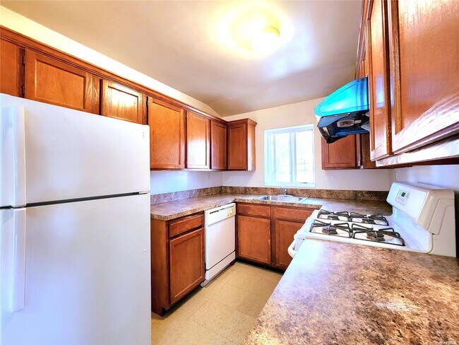 Building Photo - 96-03-96-91 91st Ave