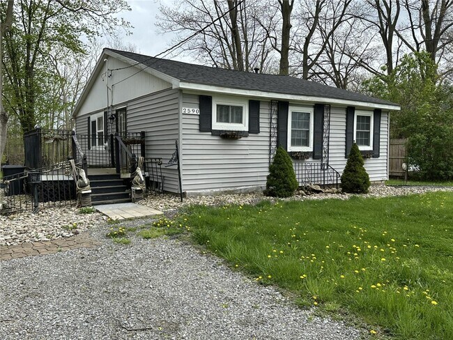 Building Photo - 2590 Scottsville Rd