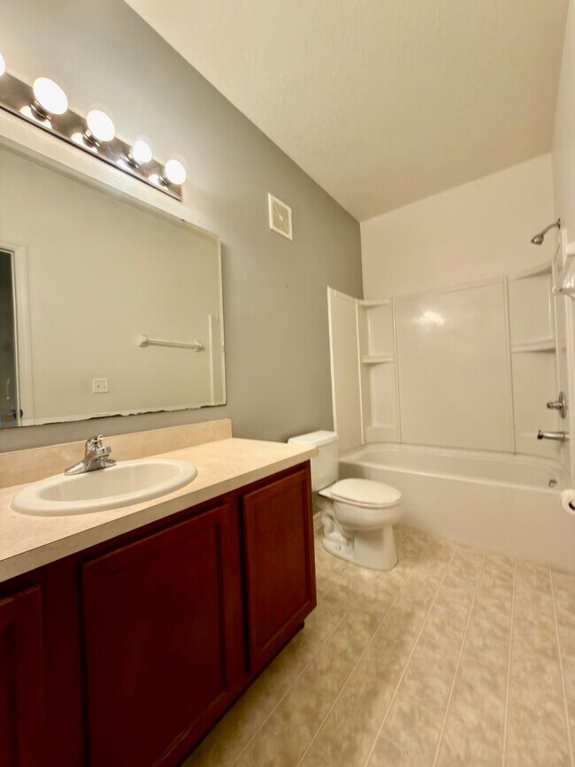 Building Photo - 2305 Betsy Ross Ln