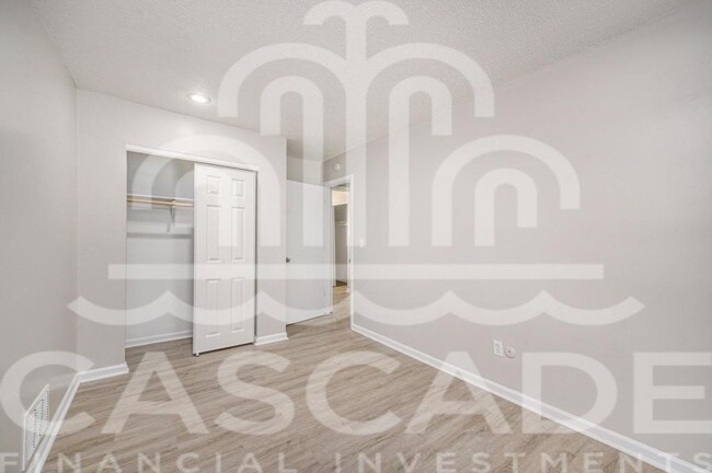 Building Photo - 108 N Chestnut St