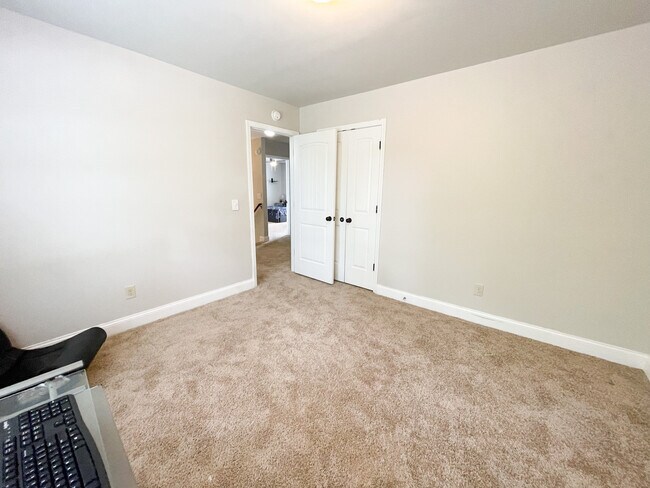 Building Photo - 10 Manzanita Ct