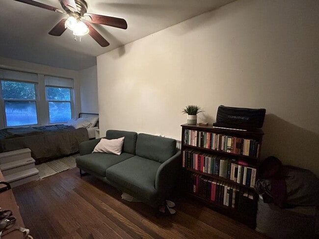 Building Photo - 1 bedroom in Chicago IL 60625
