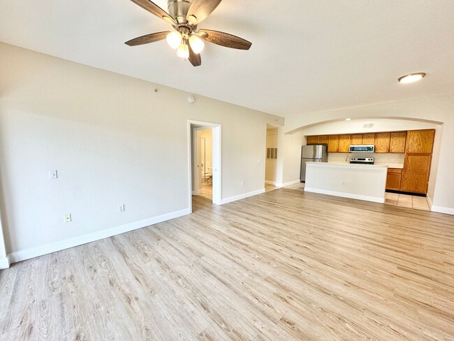 Building Photo - ** FAIRWAY PRESERVE ** 3 BED / 2 BATH COND...