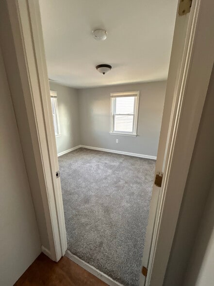 Building Photo - 240 Riverview Ave