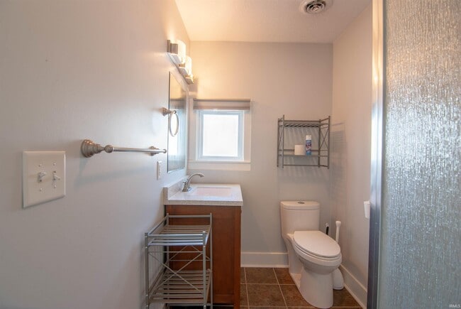Building Photo - 612 Lavina St