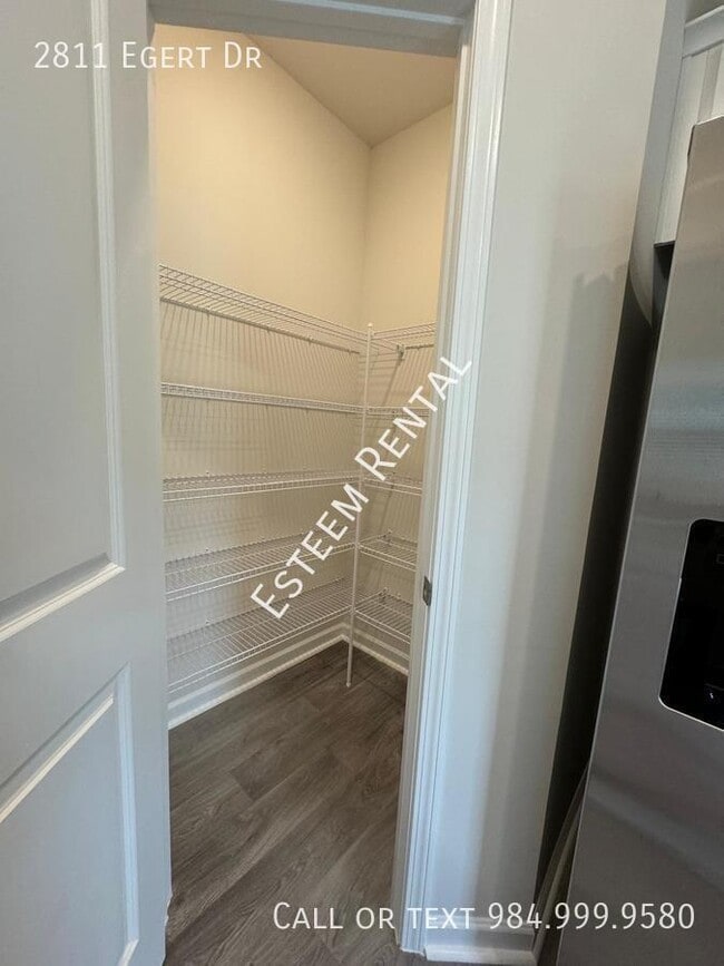 Building Photo - 2811 Egert Dr