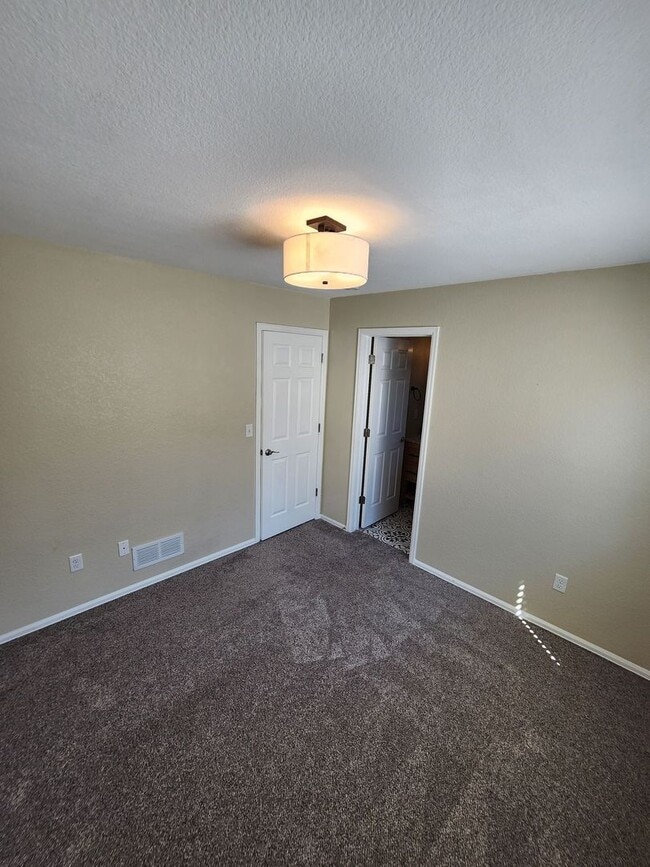Building Photo - Beautiful 2-Story Home with Finished Basem...