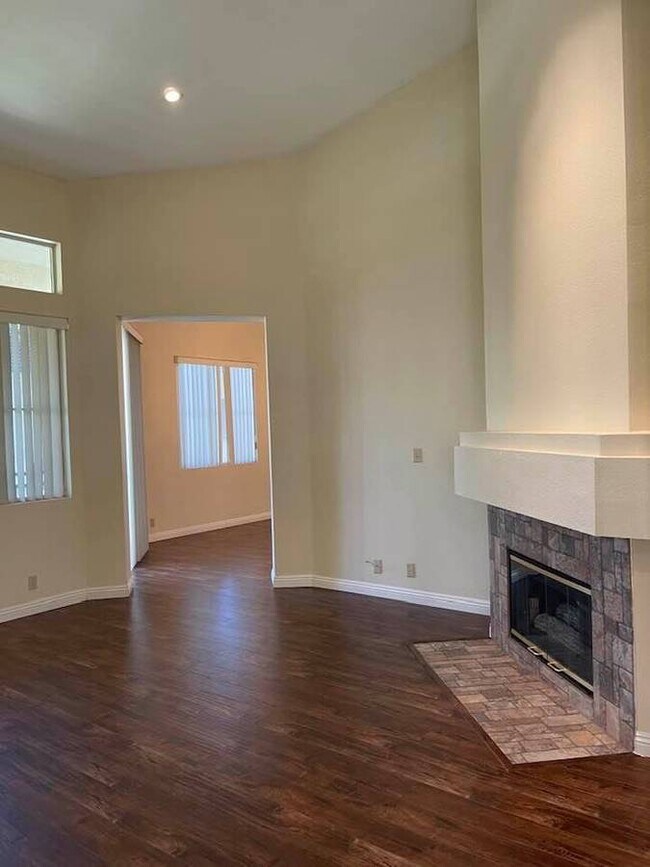 Primary Photo - 5155 W Tropicana Ave