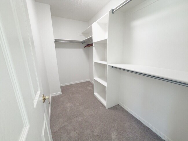 Building Photo - Spacious, NEWLY RENOVATED 3-Bedroom, 2-Bathroom Condo in Bountiful!