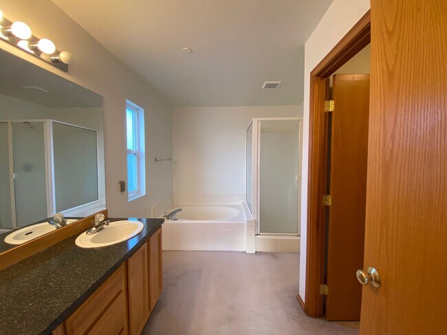 Building Photo - Large Dupont Home ~ Northwest Landing Comm...