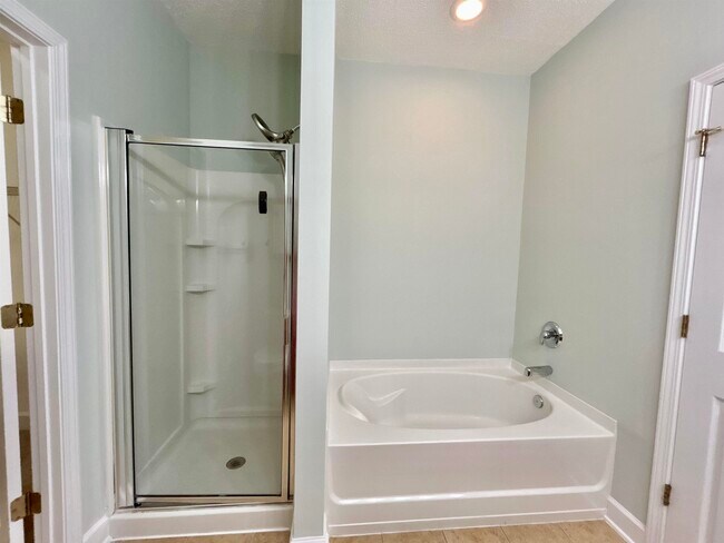 Building Photo - 200 Mossy Stone Ct