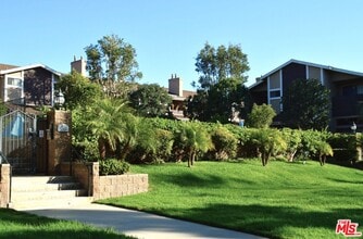 Building Photo - 5848 Canterbury Dr