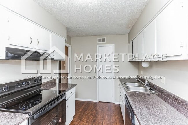 Building Photo - 3668 Barberry St